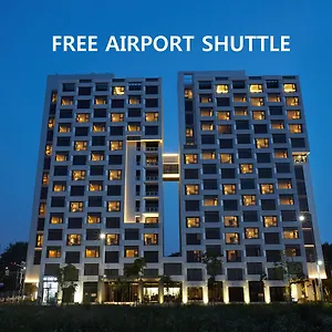 로얄 엠포리움 공항 호텔