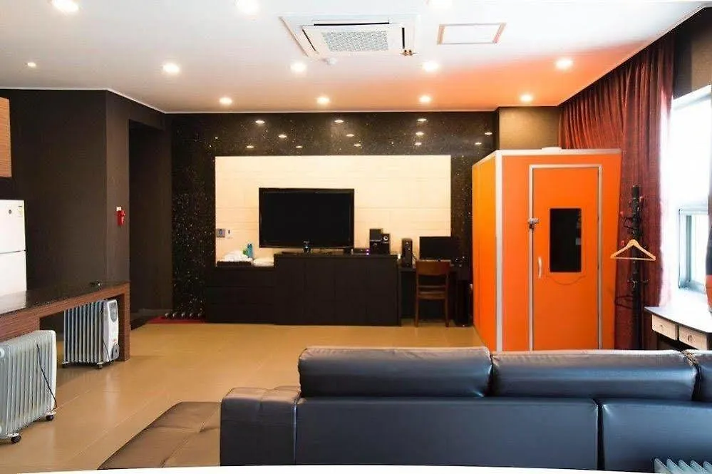 Wolmido Ruby Hotel 4*, Incheon